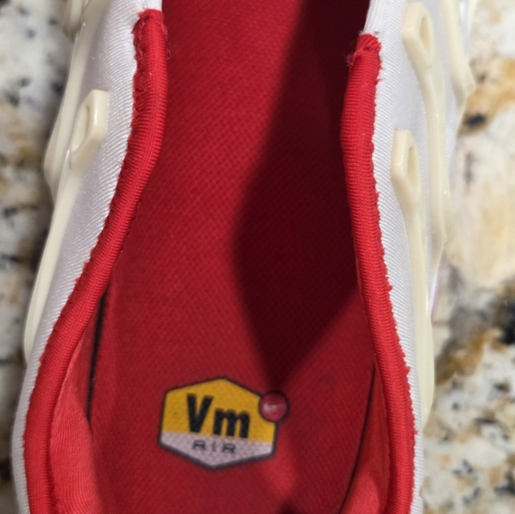 Nike Air Vapormax Plus Sneakers Men's Size 11 DH0279-100 Wht/Red - Picture 9 of 9
